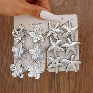 Ensemble De Boucles d'Oreilles Au Style Minimaliste Et Tendance.