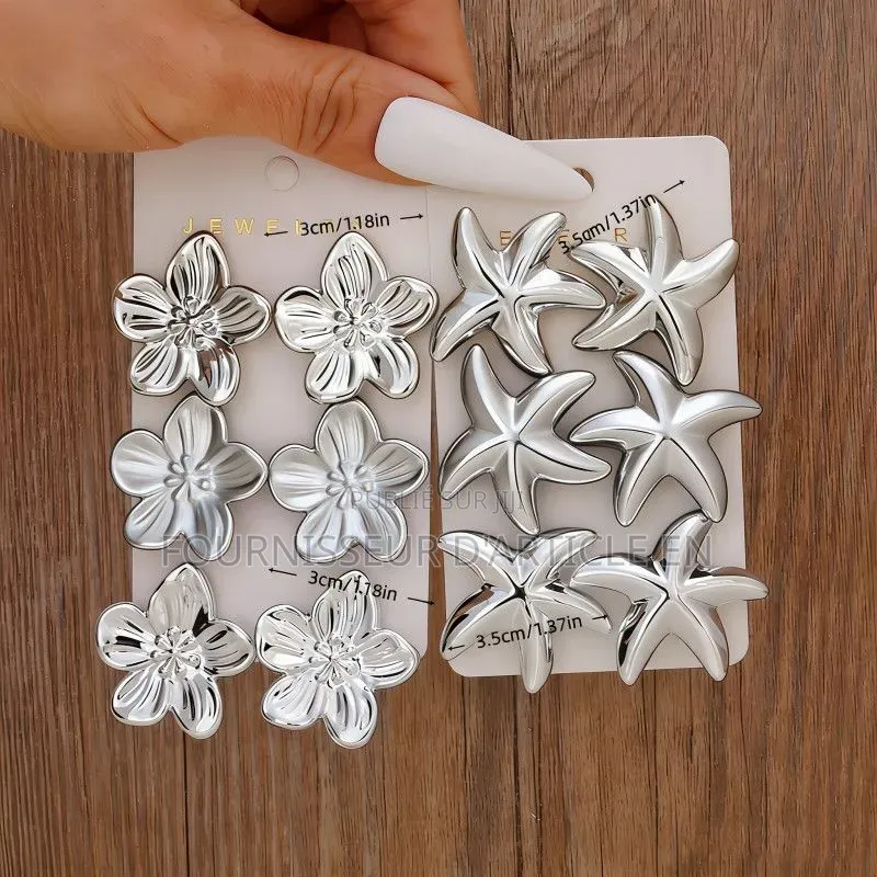 Ensemble De Boucles d'Oreilles Au Style Minimaliste Et Tendance.