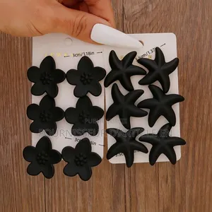 Ensemble De Boucles d'Oreilles Au Style Minimaliste Et Tendance.