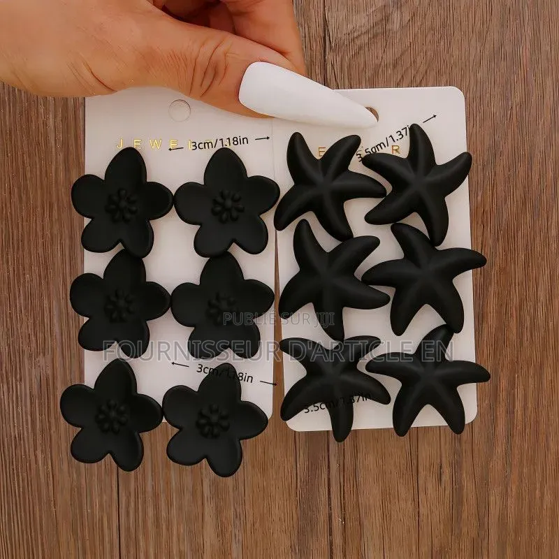 Ensemble De Boucles d'Oreilles Au Style Minimaliste Et Tendance.