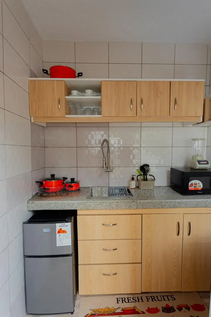 Meublé 8chbre Villa dans Interconfimo Sarl, Cocody à Louer