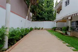 Meublé 8chbre Villa dans Interconfimo Sarl, Cocody à Louer