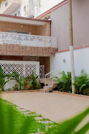 Meublé 8chbre Villa dans Interconfimo Sarl, Cocody à Louer