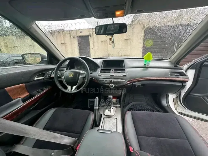 Honda Crosstour 2011 Blanc