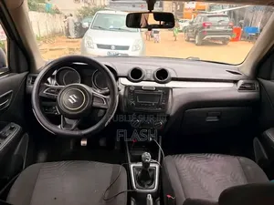 Suzuki Swift 2023 Noir
