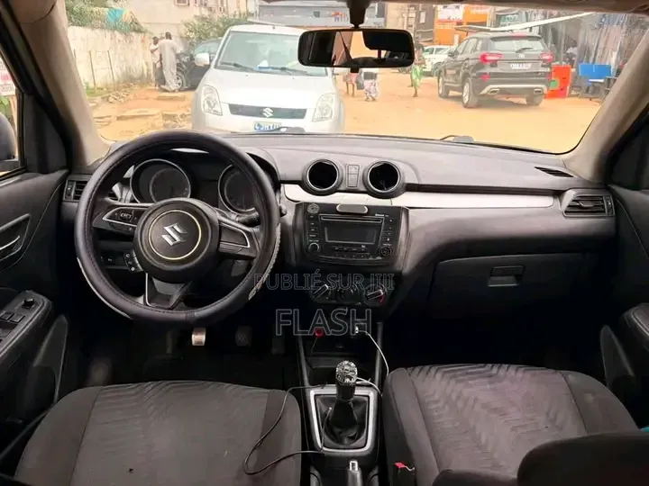 Suzuki Swift 2023 Noir