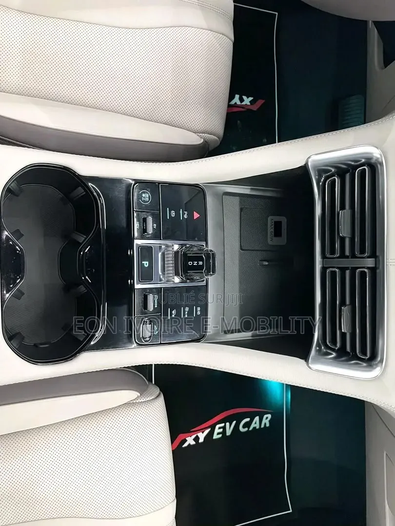 BYD Song Plus 1.5 CVT Hybrid AWD 2024 Beige