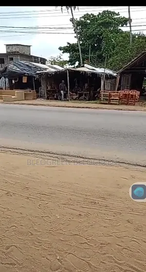 Vente Terrain Commercial en Bordure De La Voie De Bassam
