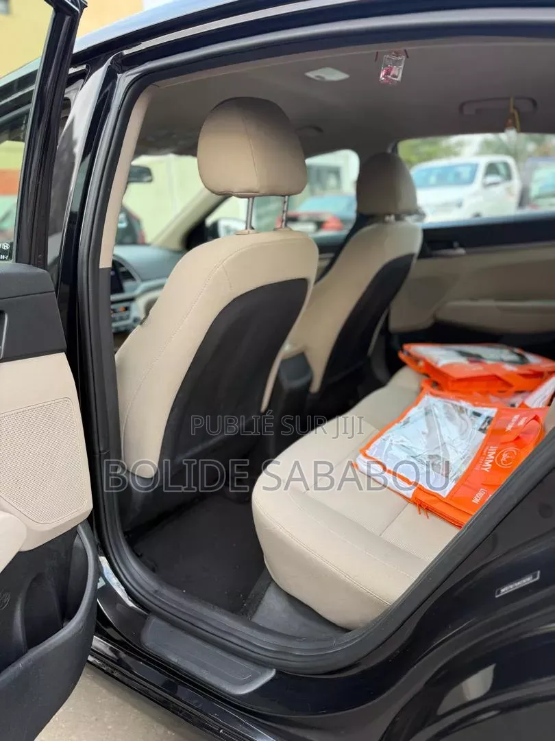 Hyundai Elantra 2018 Noir