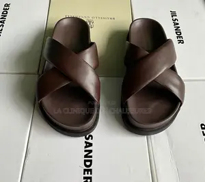 Mules Croisées en Cuir Marron