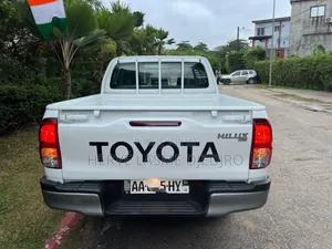 Toyota Hilux 2024 Blanc