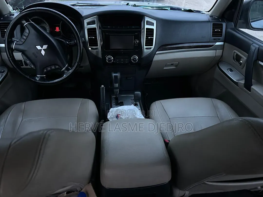 Mitsubishi Pajero 2017 Gris