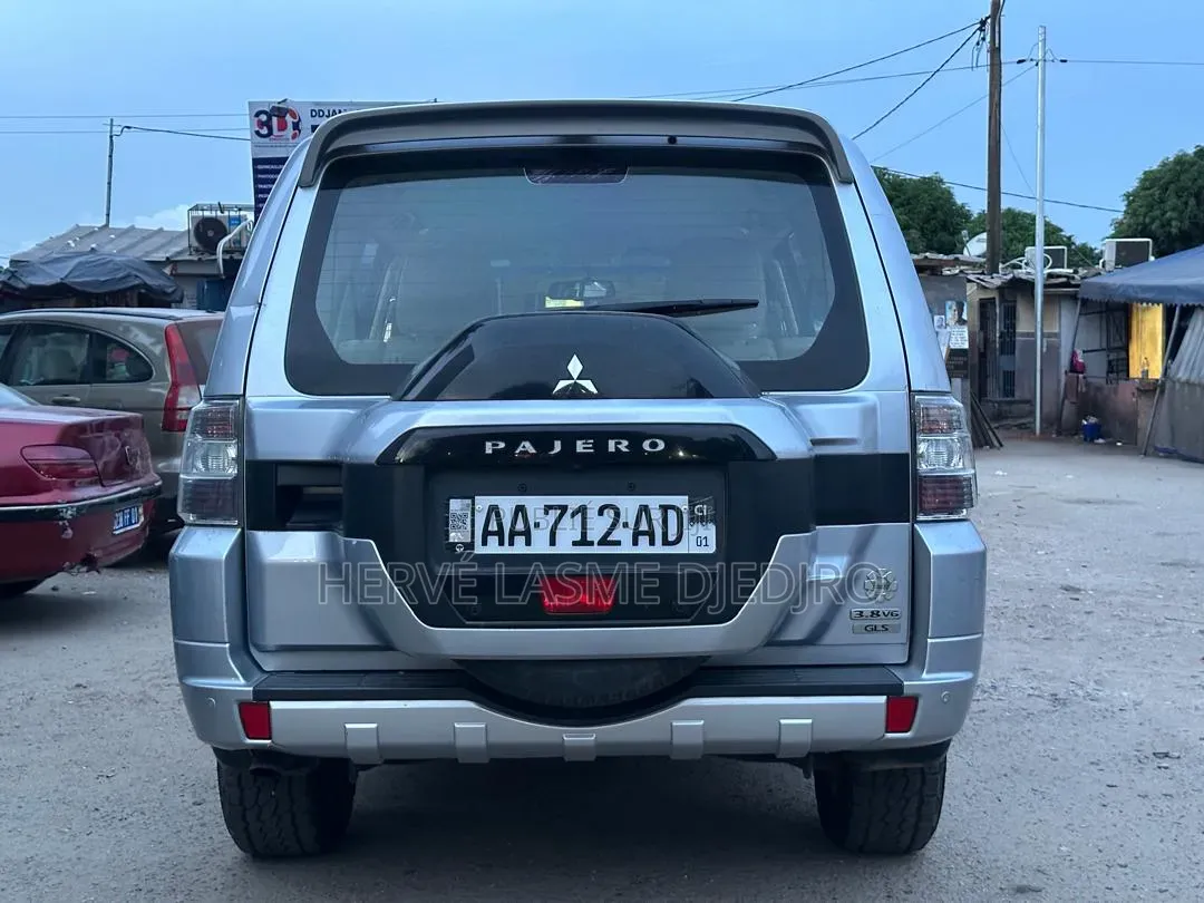 Mitsubishi Pajero 2017 Gris
