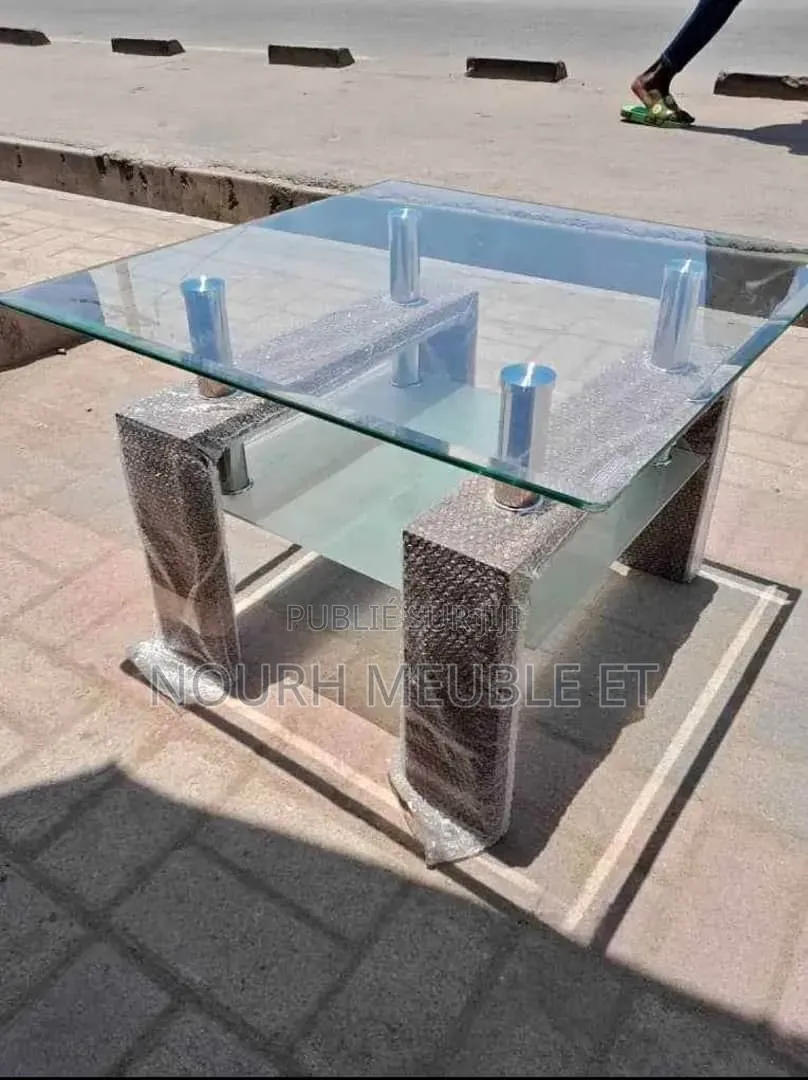 Table Basse Centrale Vitrée - Neuf - Disponible À Abidjan