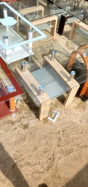 Table Basse Centrale Vitrée - Neuf - Disponible À Abidjan
