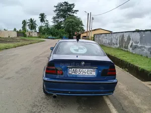 BMW 318i 2004 Bleu