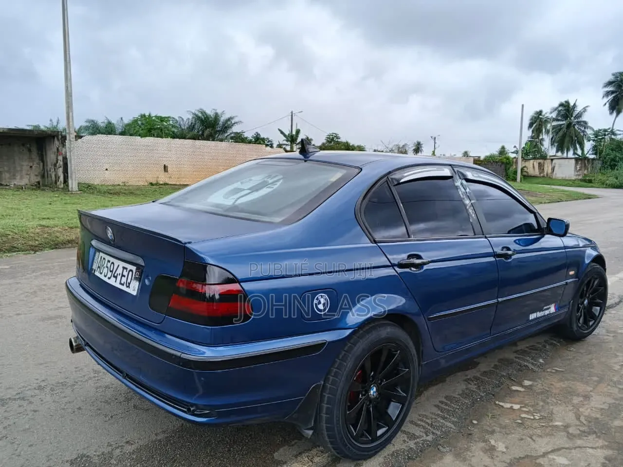 BMW 318i 2004 Bleu