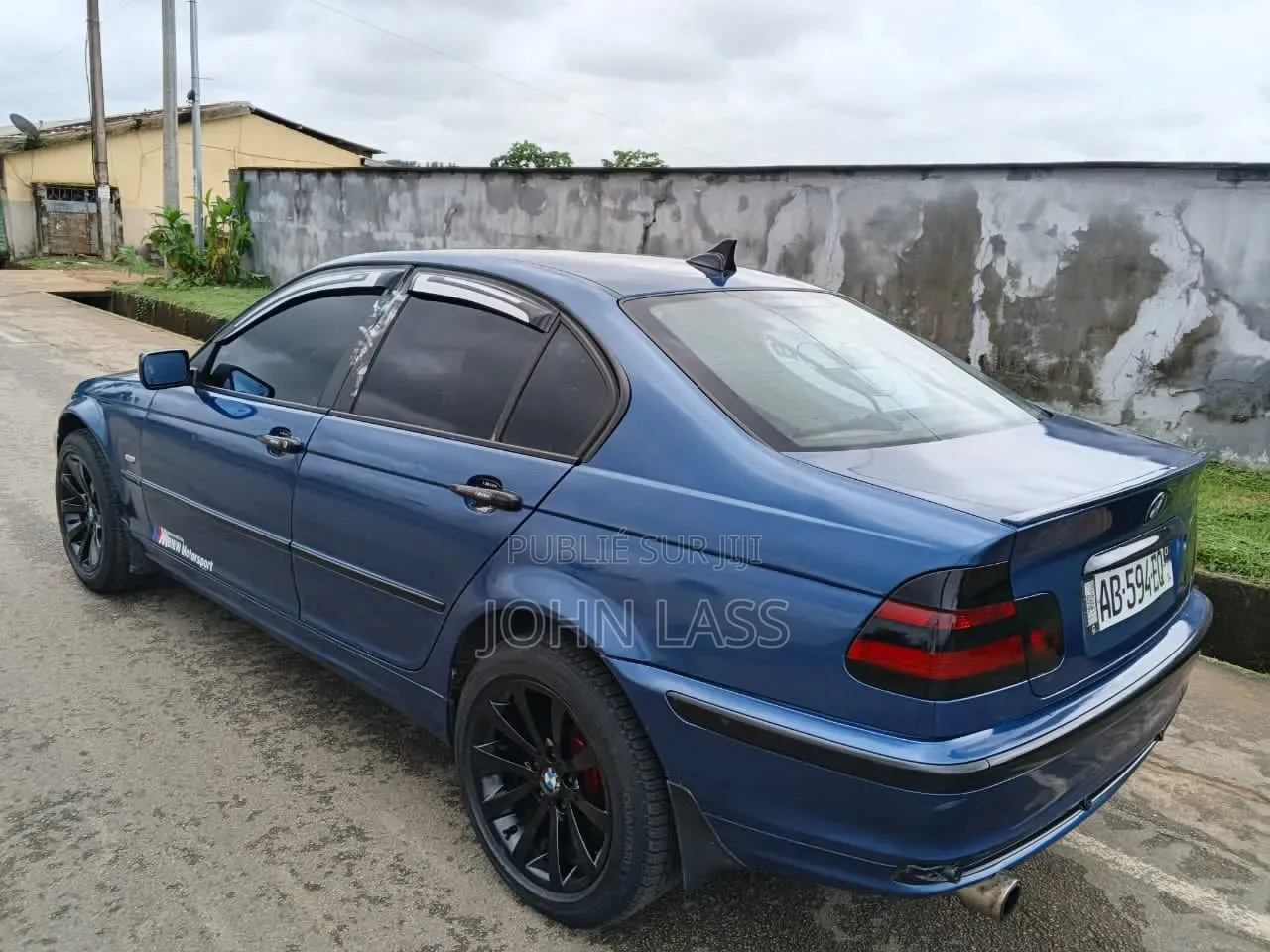 BMW 318i 2004 Bleu