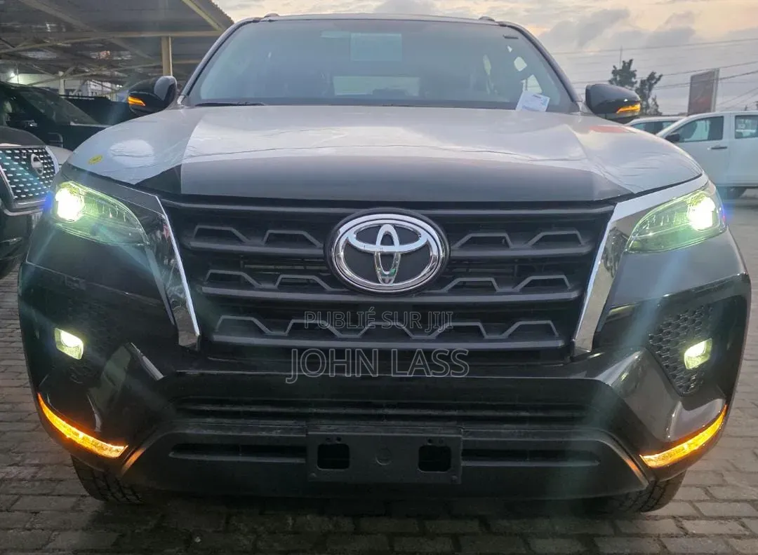 Nouveau Toyota Fortuner 2025 Noir