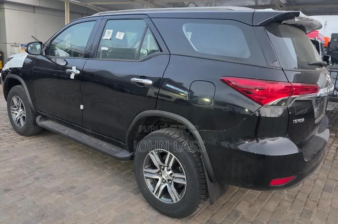 Nouveau Toyota Fortuner 2025 Noir