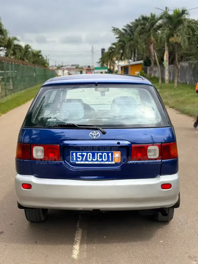 Toyota Picnic 2000 Bleu