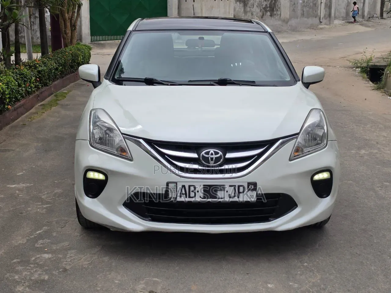 Toyota Starlet 2022 Blanc cassé