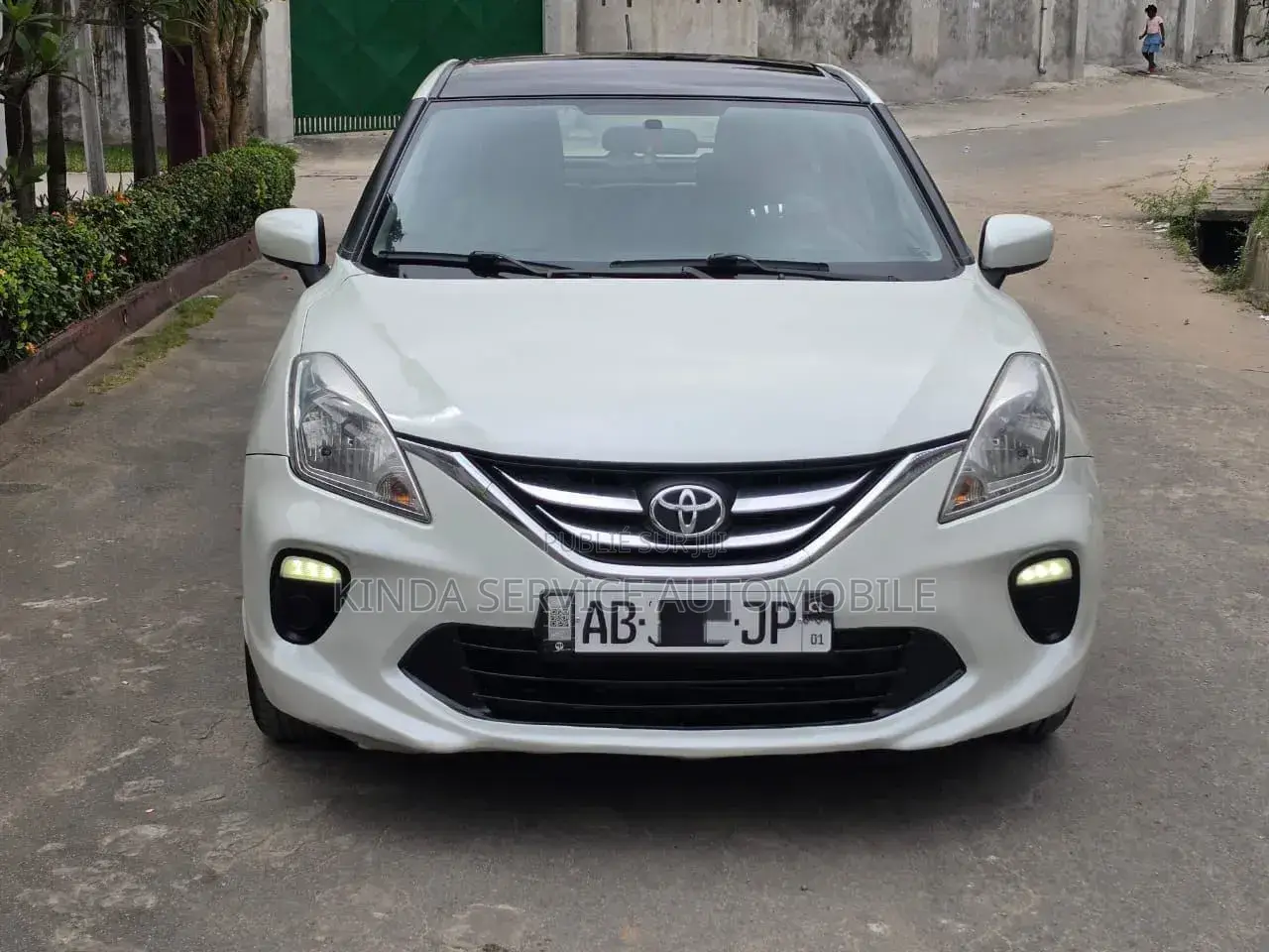 Toyota Starlet 2022 Blanc cassé