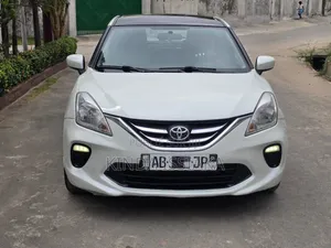 Toyota Starlet 2022 Blanc cassé