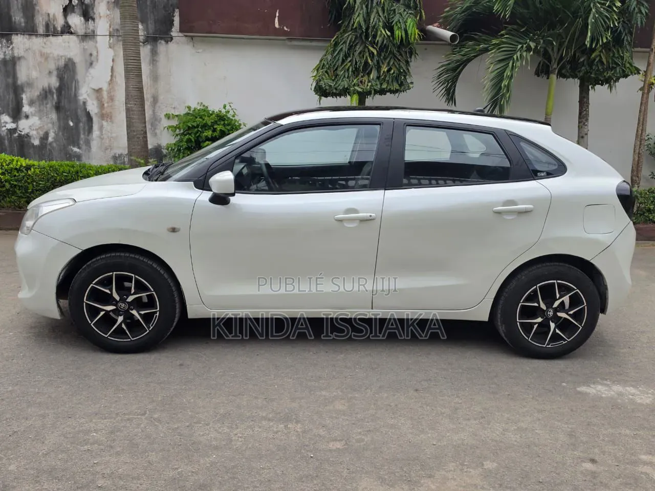 Toyota Starlet 2022 Blanc cassé