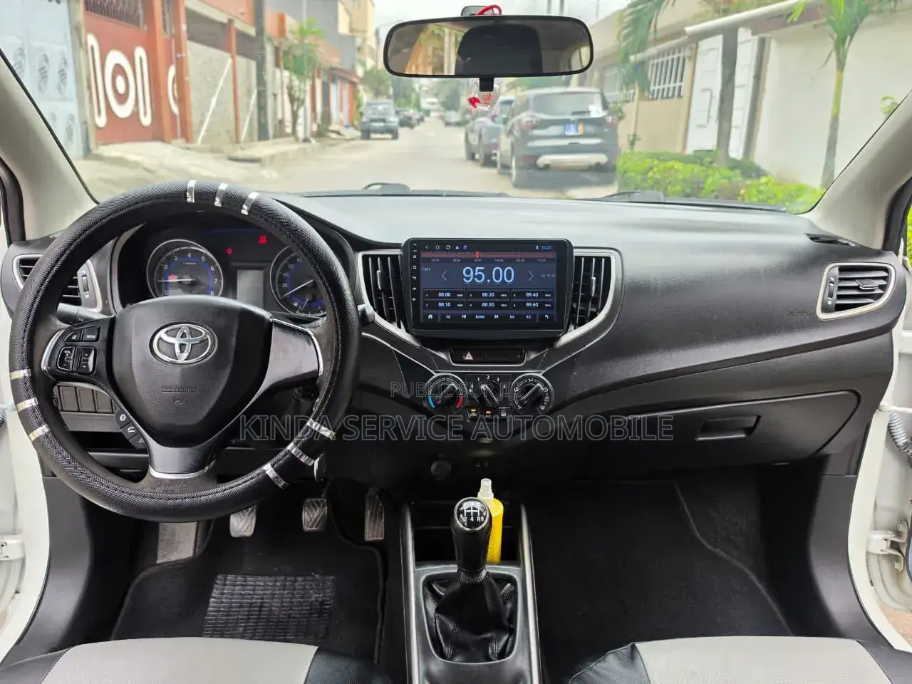 Toyota Starlet 2022 Blanc cassé