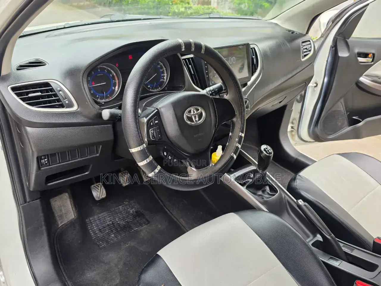 Toyota Starlet 2022 Blanc cassé