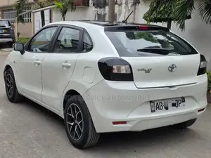 Toyota Starlet 2022 Blanc cassé