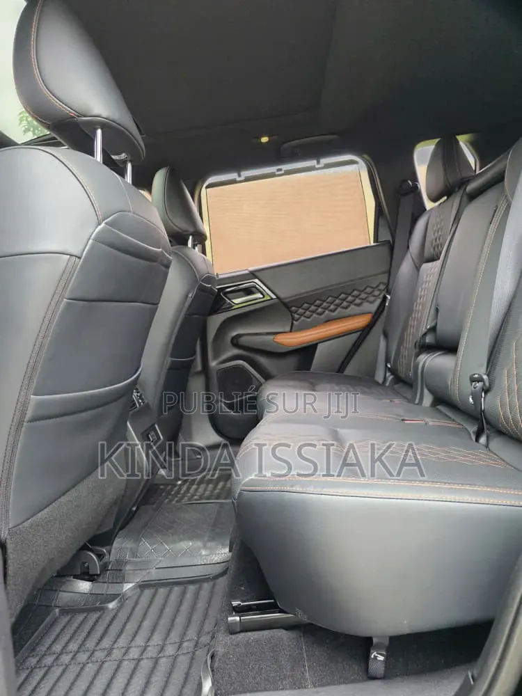 Mitsubishi Outlander 2025 Gris