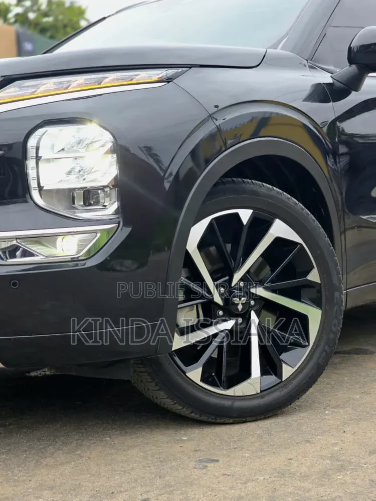 Mitsubishi Outlander 2025 Gris