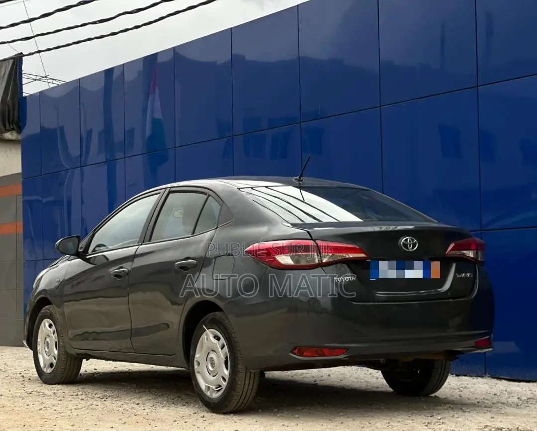 Toyota Yaris 1.5 Sedan L 2020 Noir