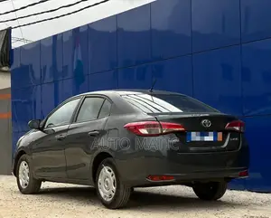 Toyota Yaris 1.5 Sedan L 2020 Noir
