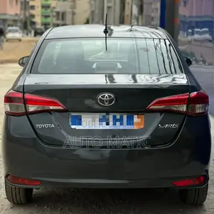 Toyota Yaris 1.5 Sedan L 2020 Noir