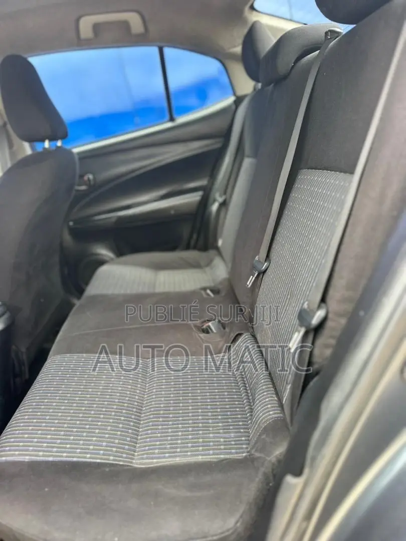 Toyota Yaris 1.5 Sedan L 2020 Noir