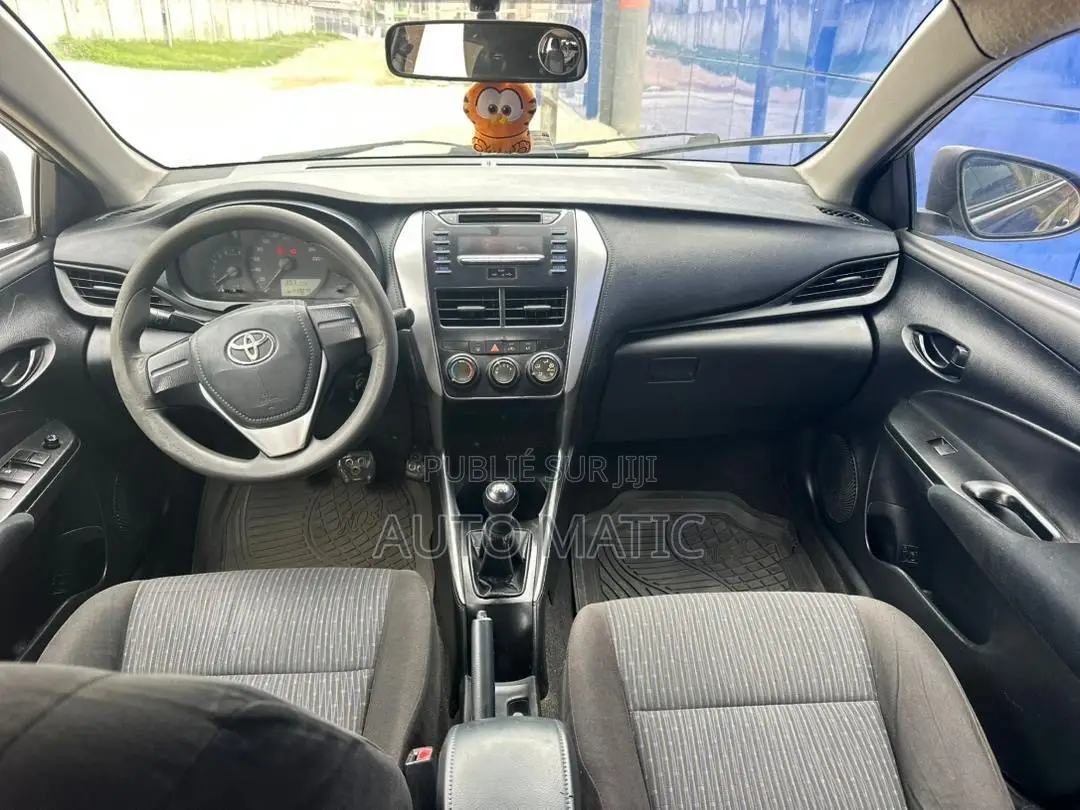 Toyota Yaris 1.5 Sedan L 2020 Noir