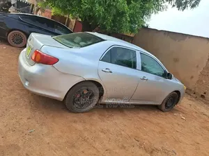 Toyota Corolla LE 4dr Sedan (1.8L 4cyl 4A) 2010 Blanc