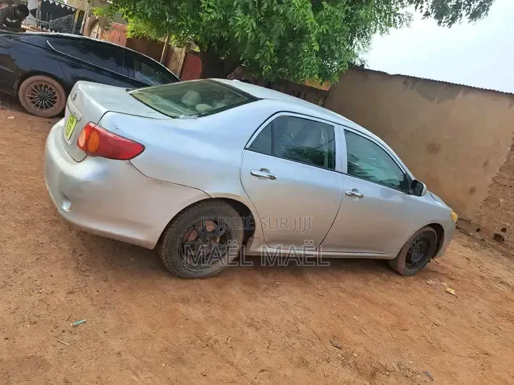 Toyota Corolla LE 4dr Sedan (1.8L 4cyl 4A) 2010 Blanc