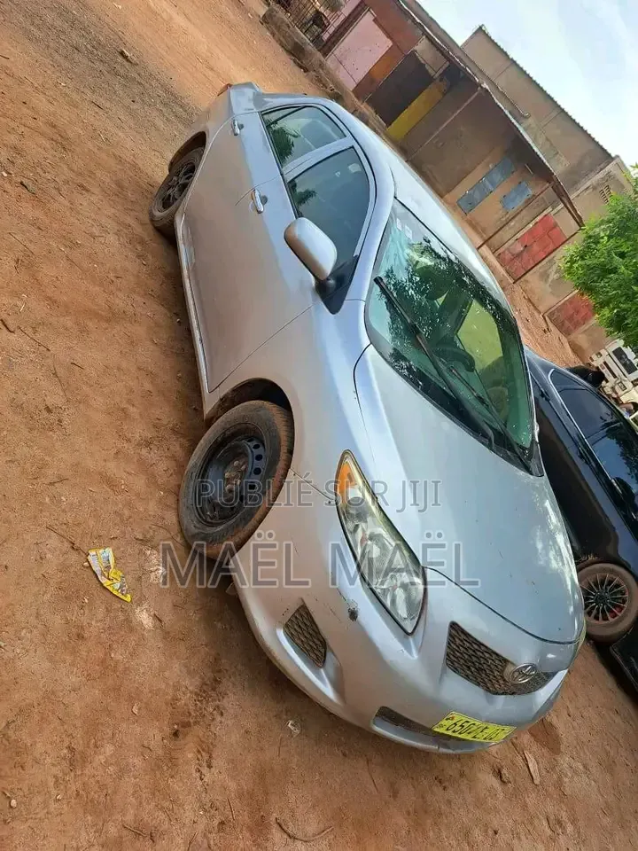 Toyota Corolla LE 4dr Sedan (1.8L 4cyl 4A) 2010 Blanc