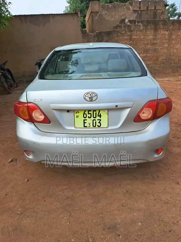Toyota Corolla LE 4dr Sedan (1.8L 4cyl 4A) 2010 Blanc