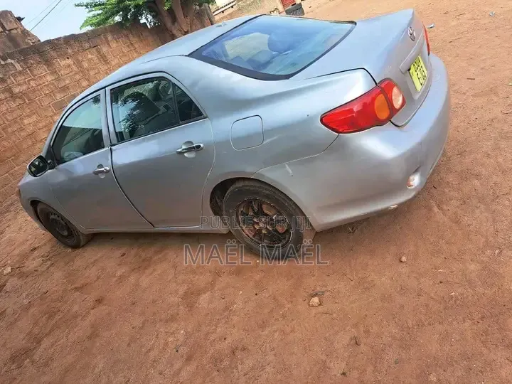 Toyota Corolla LE 4dr Sedan (1.8L 4cyl 4A) 2010 Blanc