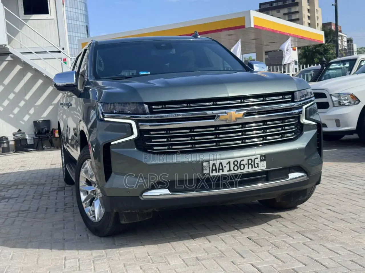Chevrolet Suburban Premier 2024 Vert