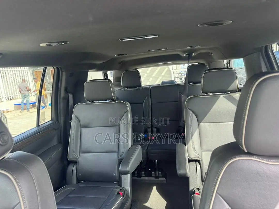 Chevrolet Suburban Premier 2024 Vert