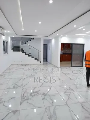 4chbre Duplex dans Regis, Cocody à Louer