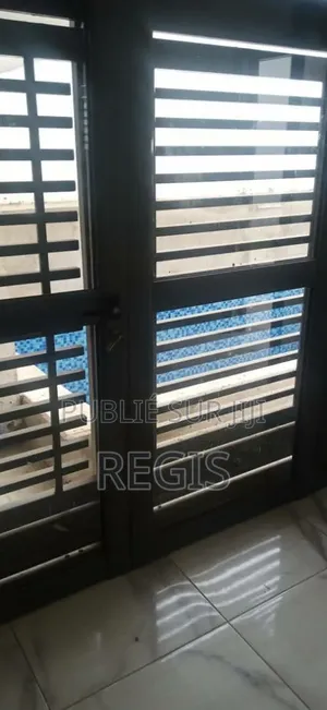 4chbre Duplex dans Regis, Cocody à Louer
