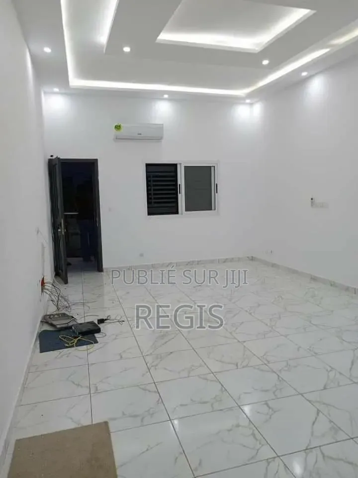 4chbre Duplex dans Regis, Cocody à Louer