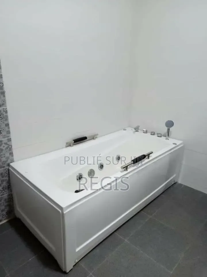 4chbre Duplex dans Regis, Cocody à Louer